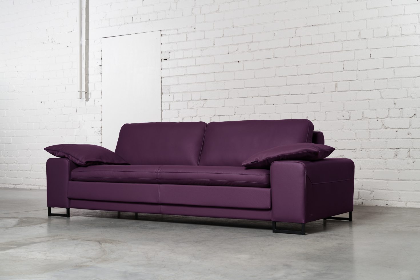 Trivietė odinė sofa ARGUS (Aubergine) – 245×100 cm 3