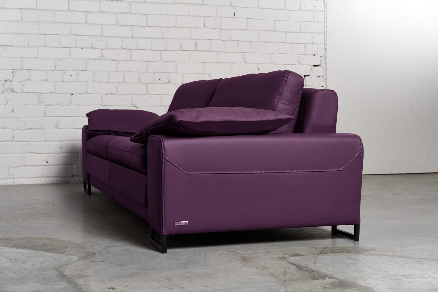 Trivietė odinė sofa ARGUS (Aubergine) – 245×100 cm 4