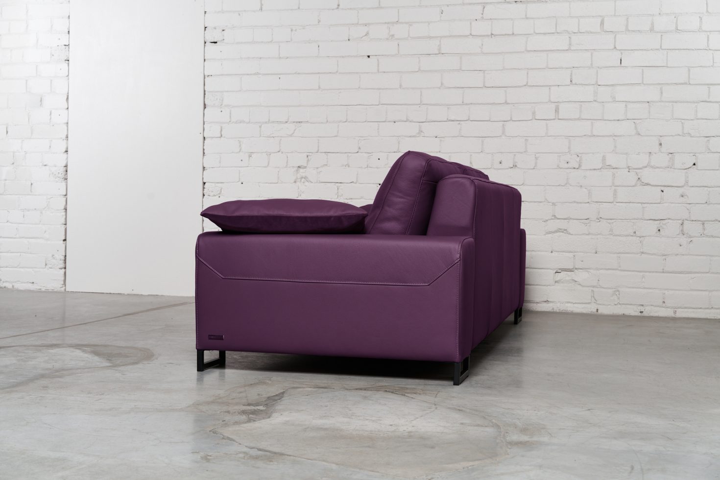 Trivietė odinė sofa ARGUS (Aubergine) – 245×100 cm 5
