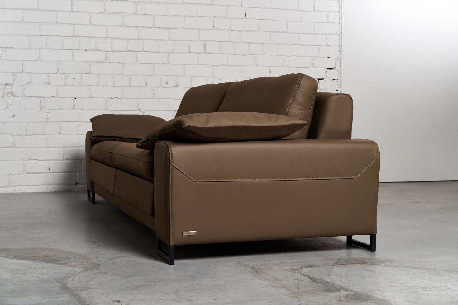 Trivietė odinė sofa ARGUS (Lever) – 245×100 cm 4