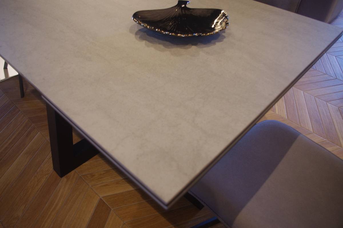 Keramikinis valgomojo stalas UP-MARBLE MATT 30