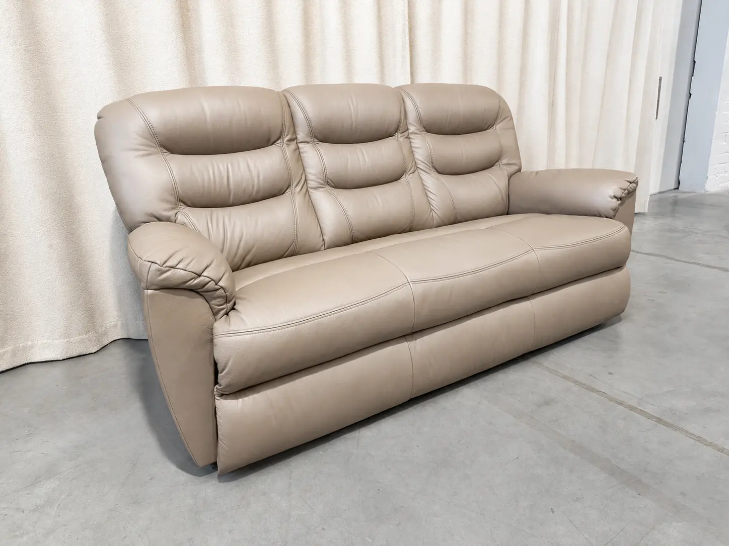 Odinė sofa WINDSOR 190x90xH100 cm - iš ekspozicijos-3