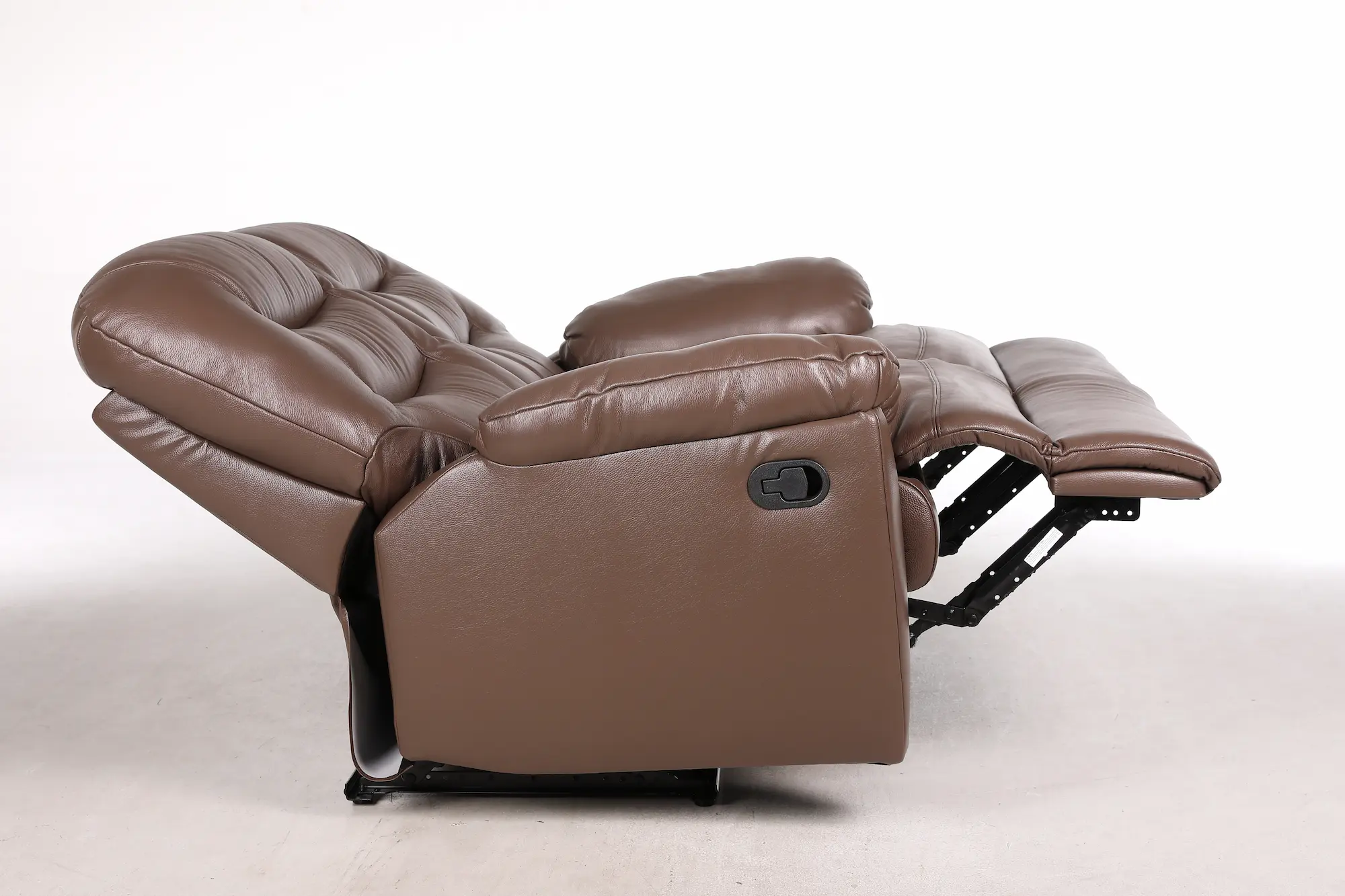Odinė dvivietė sofa su dviem reglaineriais WINDSOR-148x98xH102 cm-ruda spalva-12