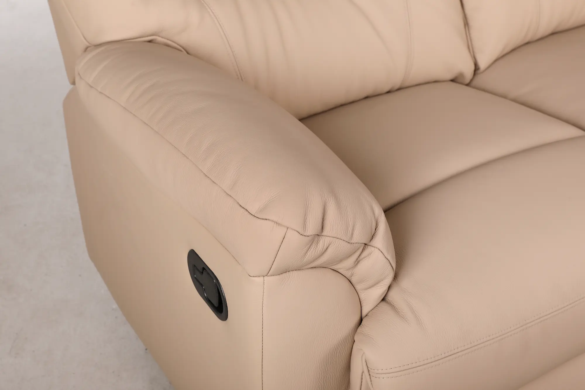 Odinė dvivietė sofa su dviem reglaineriais WINDSOR-148x98xH102 cm – cappucchino spalva-4